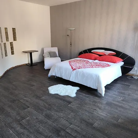 Pod Vezi *